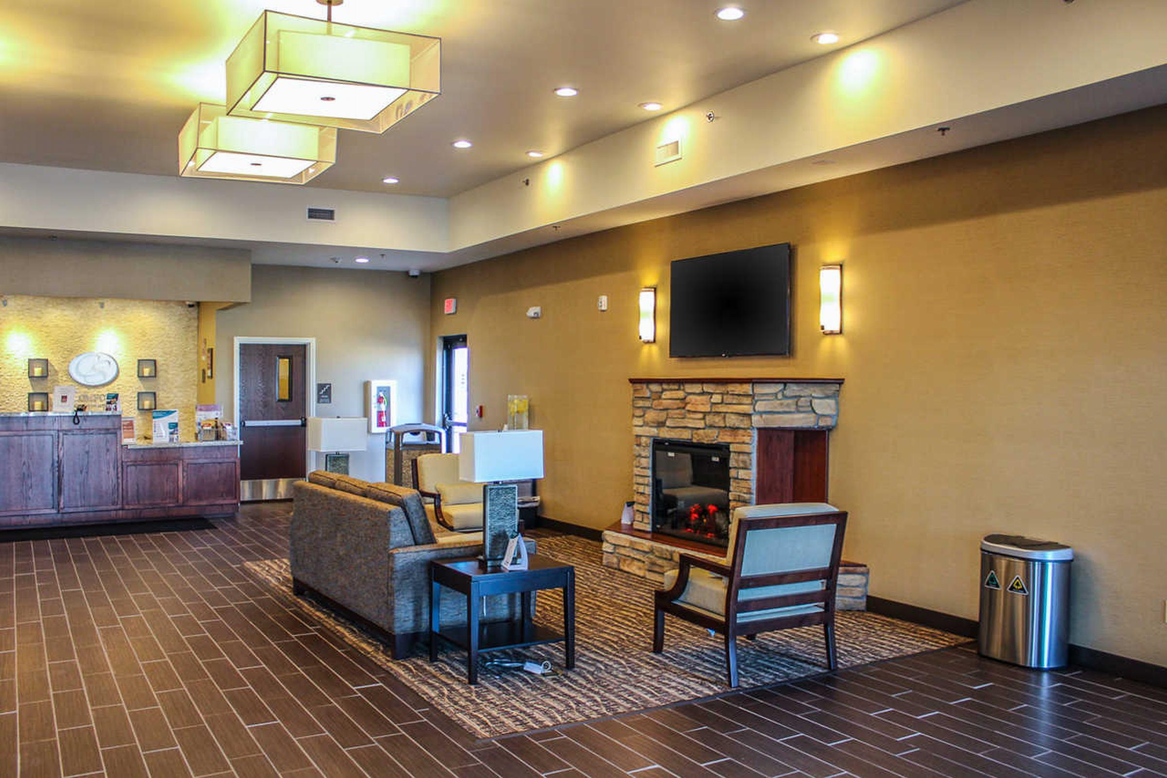 Comfort Suites University Brookings Esterno foto