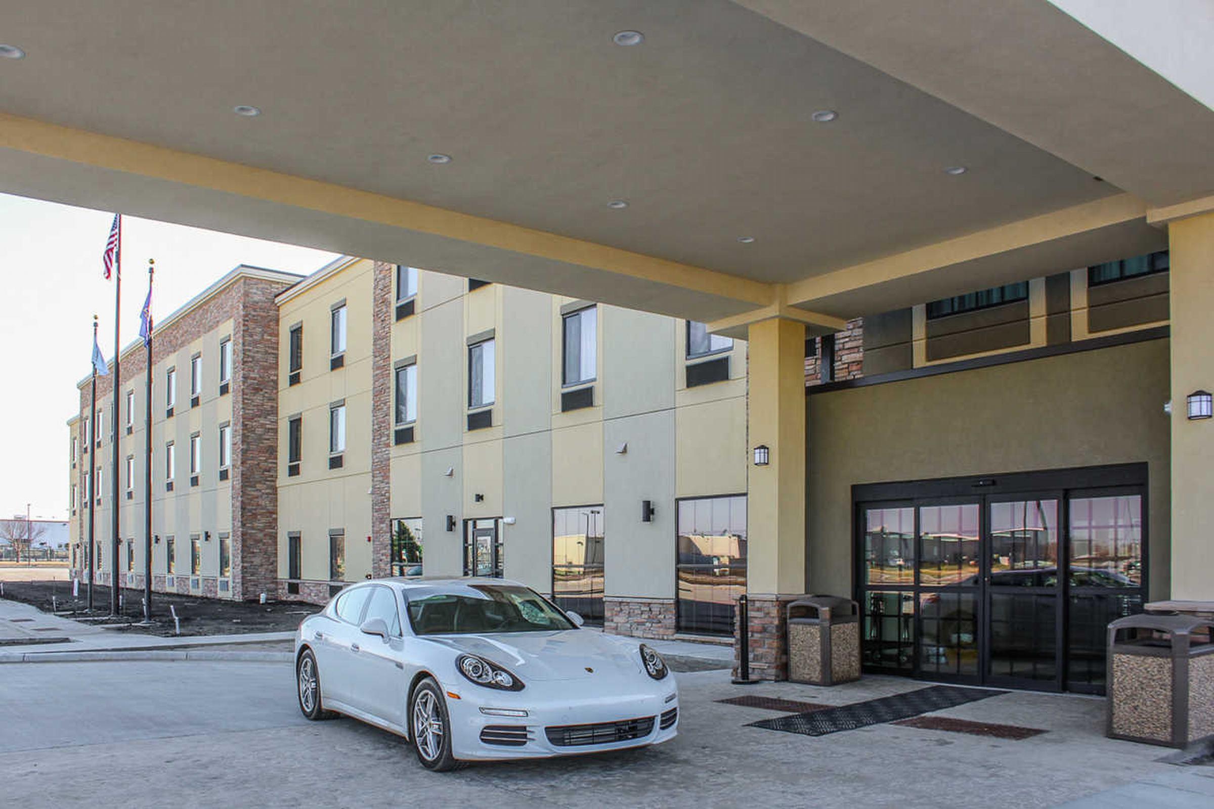 Comfort Suites University Brookings Esterno foto