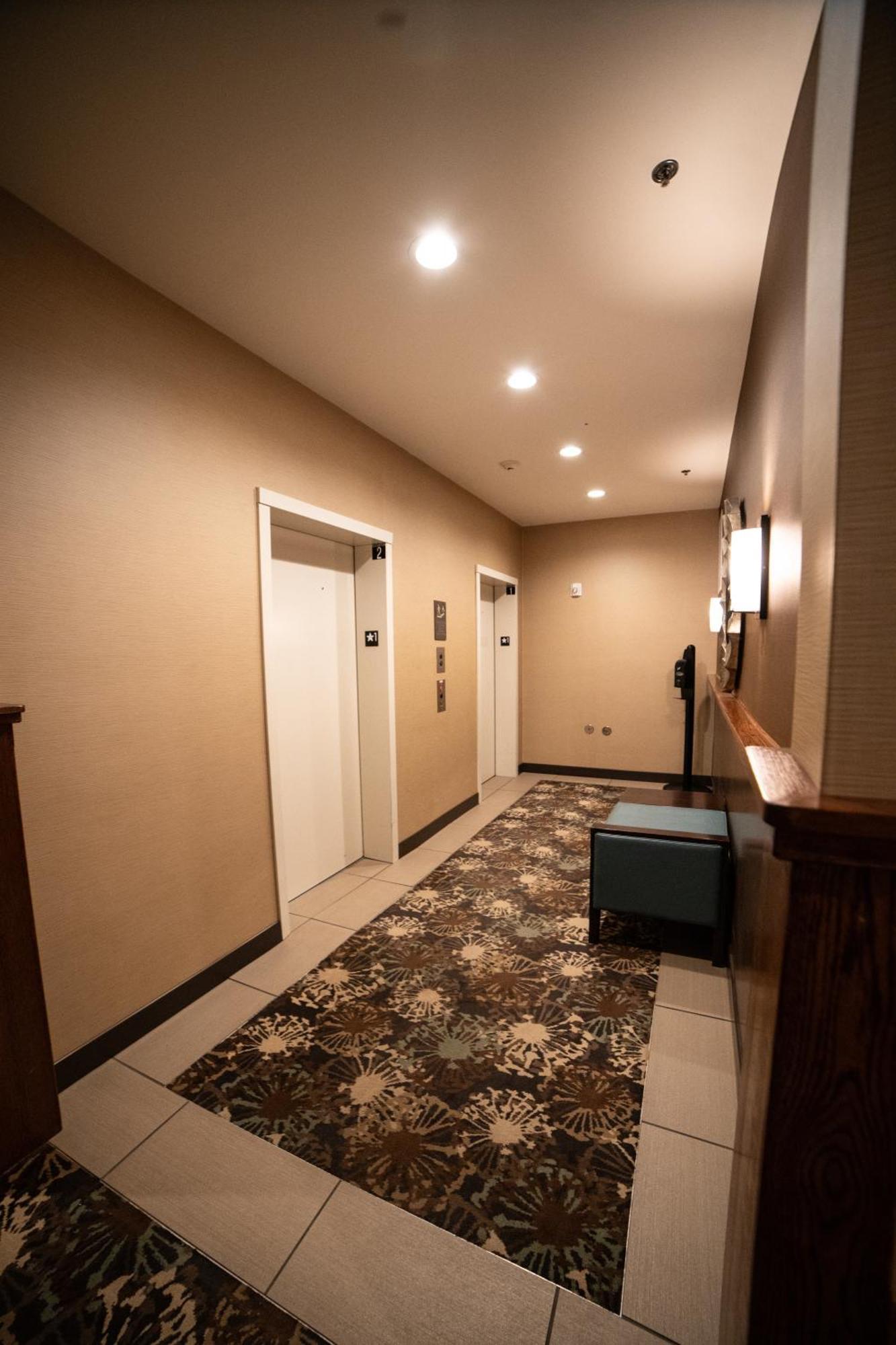 Comfort Suites University Brookings Esterno foto