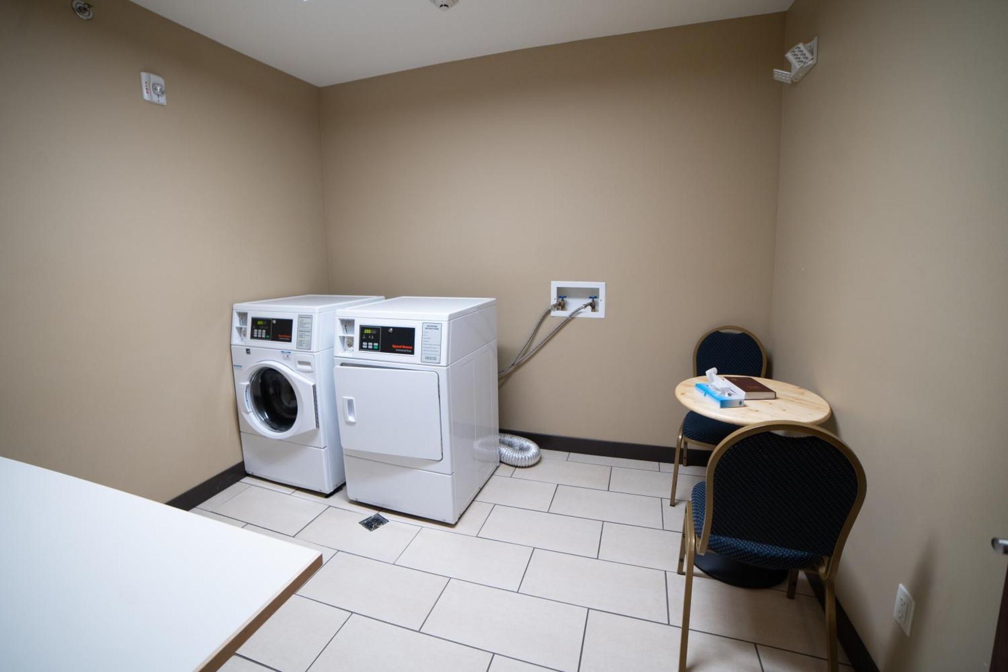 Comfort Suites University Brookings Esterno foto