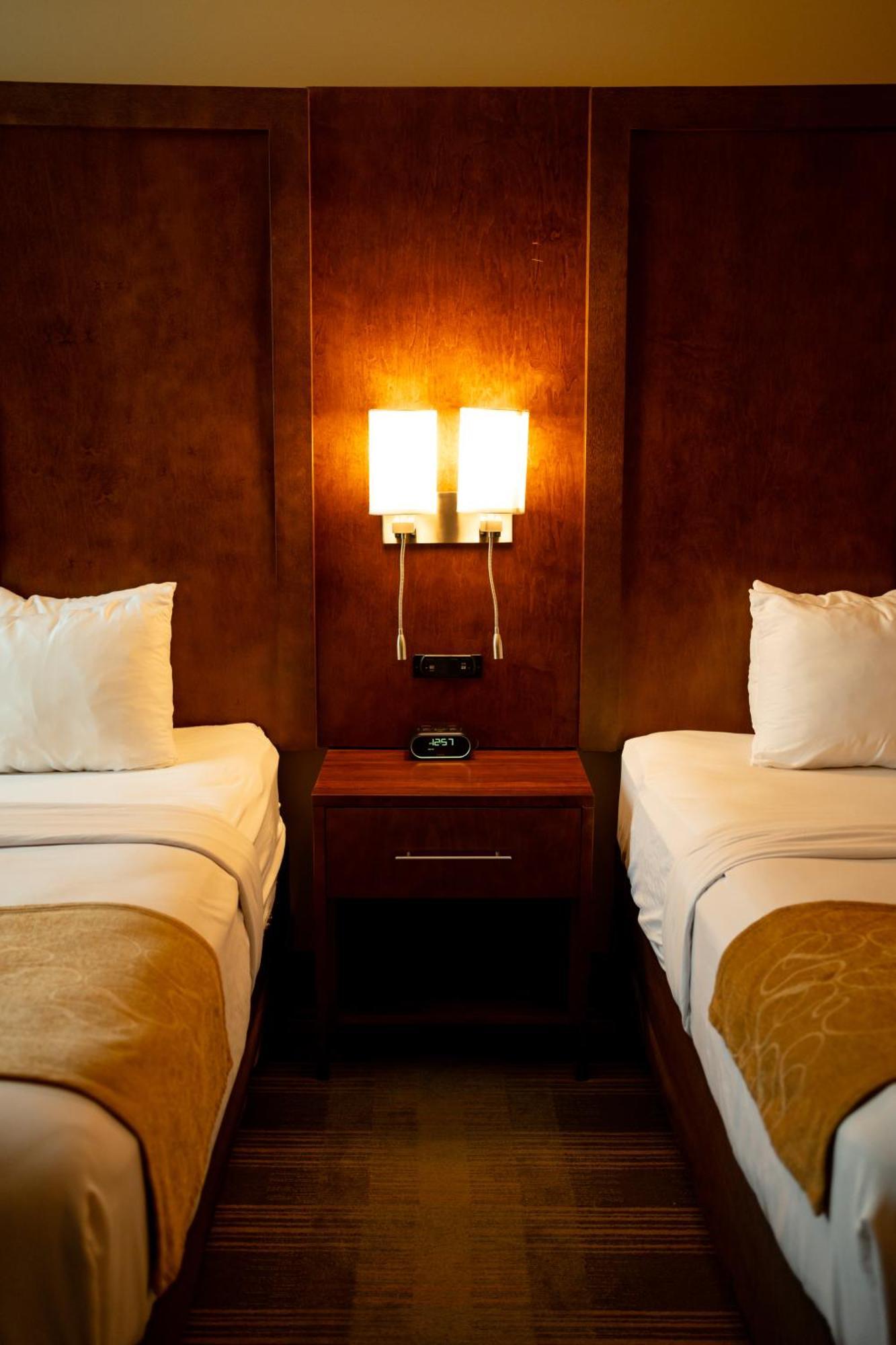 Comfort Suites University Brookings Esterno foto