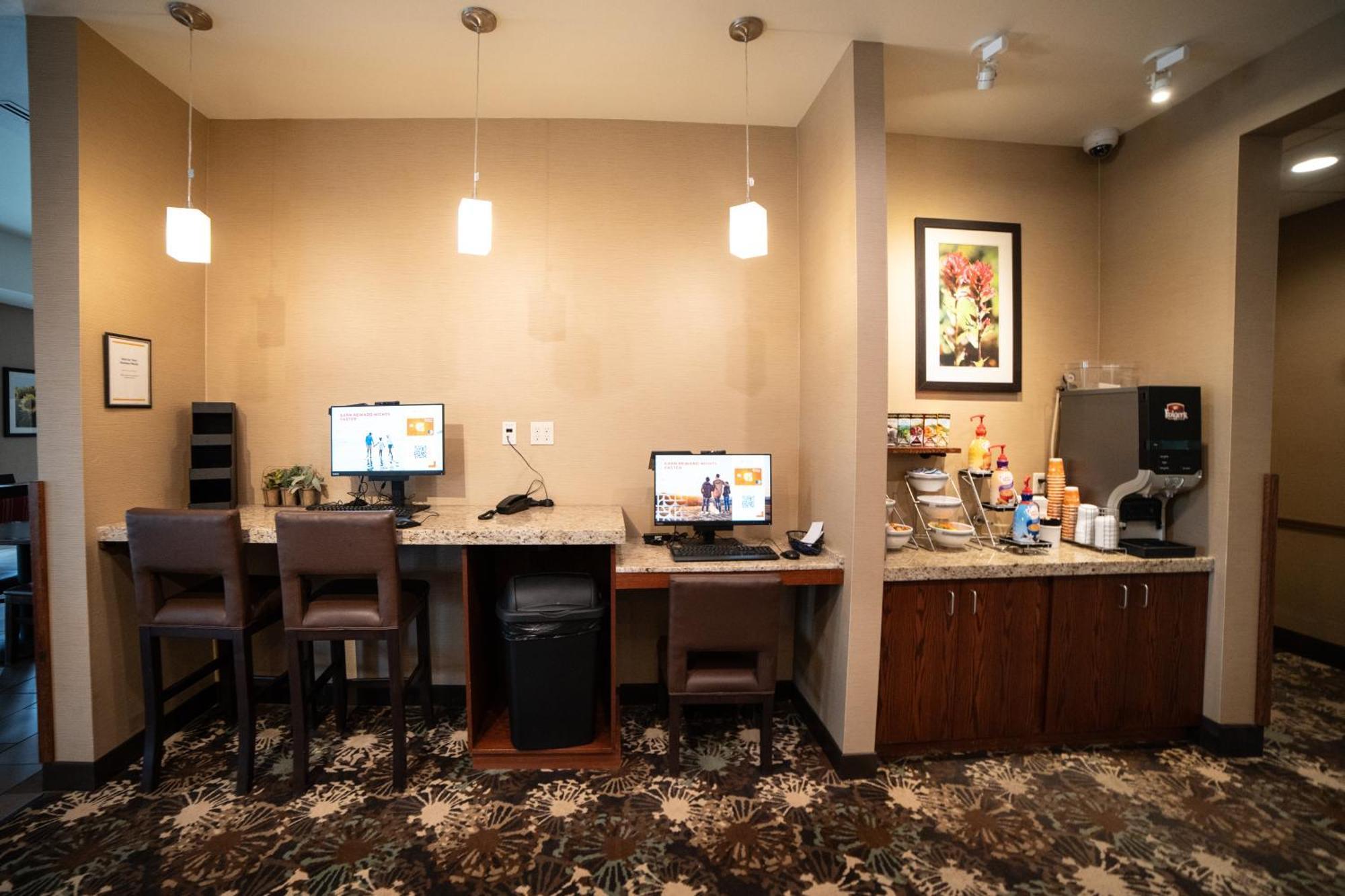 Comfort Suites University Brookings Esterno foto