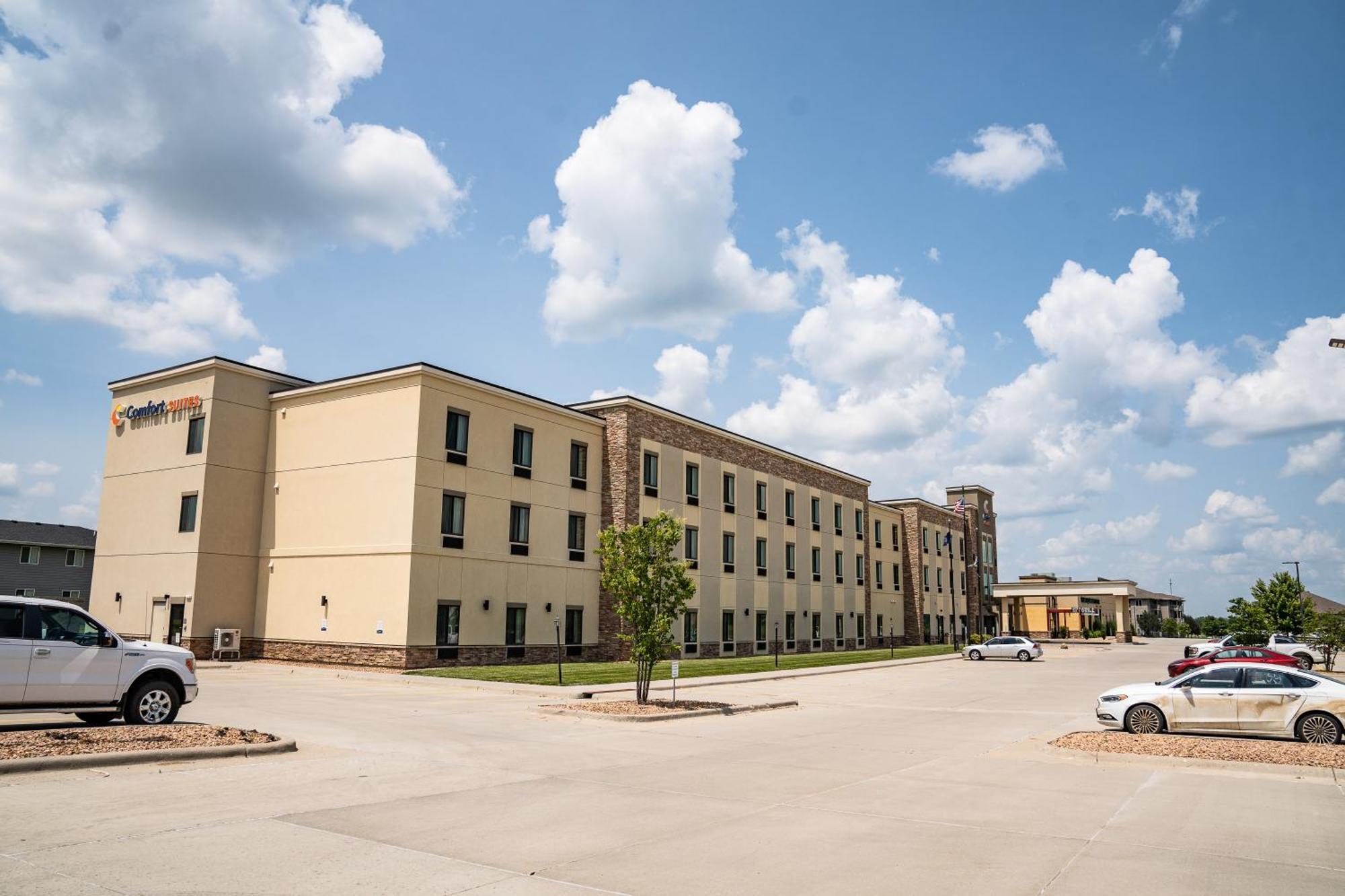 Comfort Suites University Brookings Esterno foto