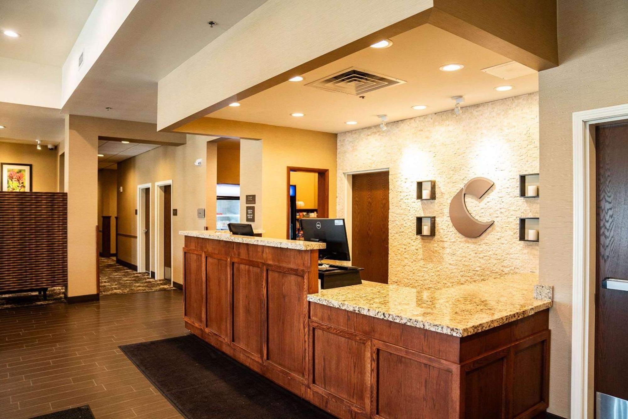 Comfort Suites University Brookings Esterno foto